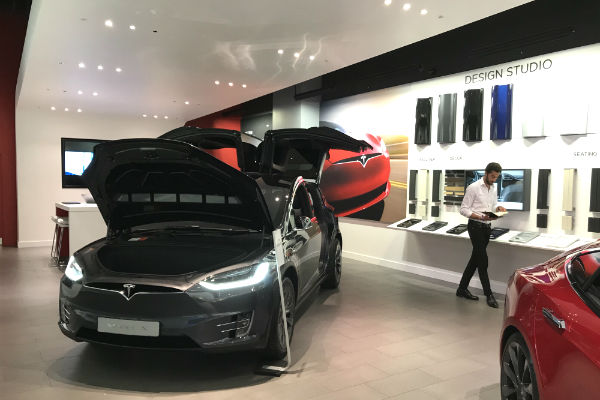 Shop for Tesla – the new retail trend? - Display Mode